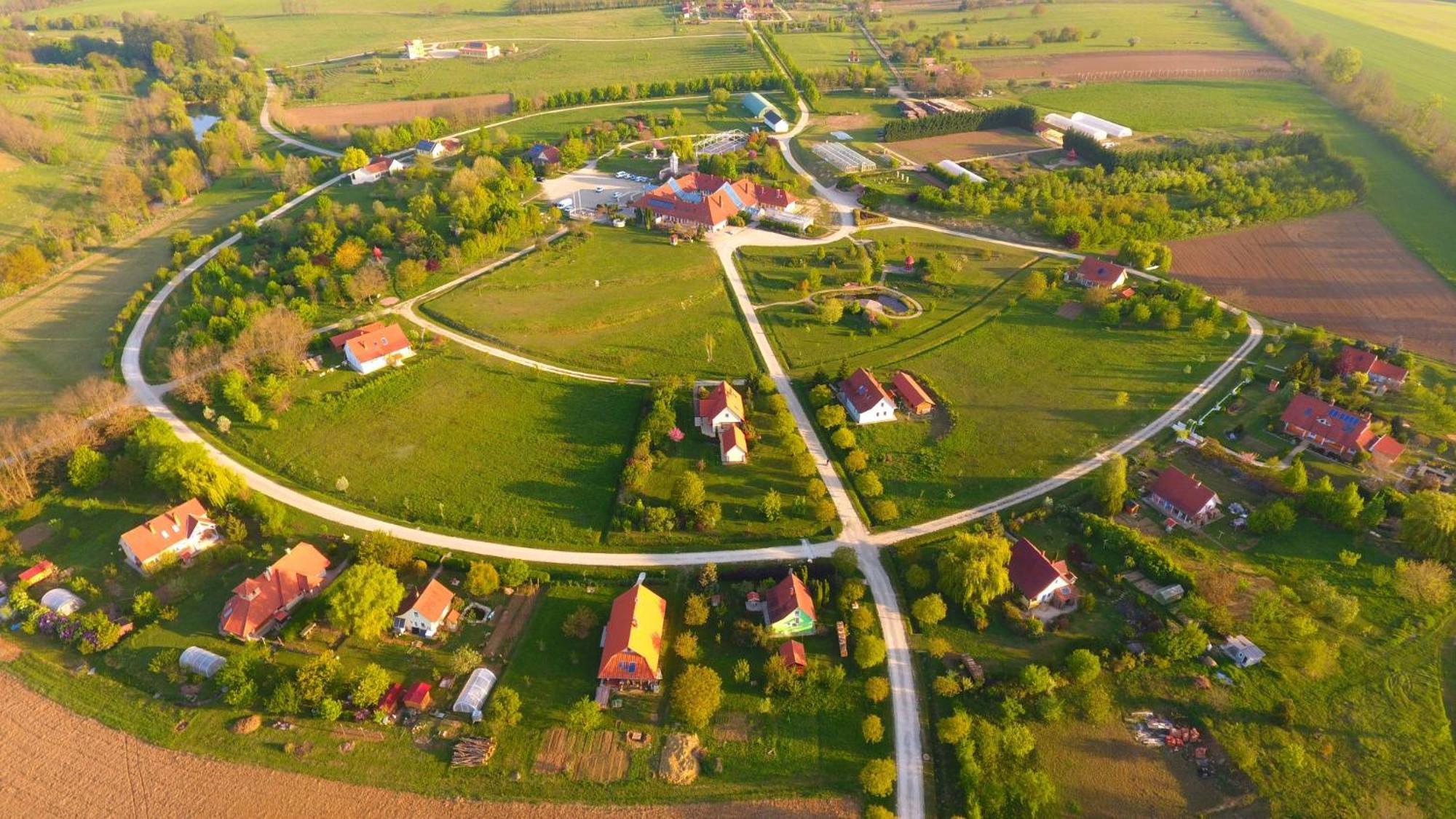 Gurudeva Bhavan Somogyvámos Extérieur photo