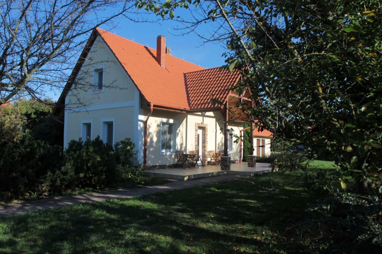 Gurudeva Bhavan Somogyvámos Extérieur photo